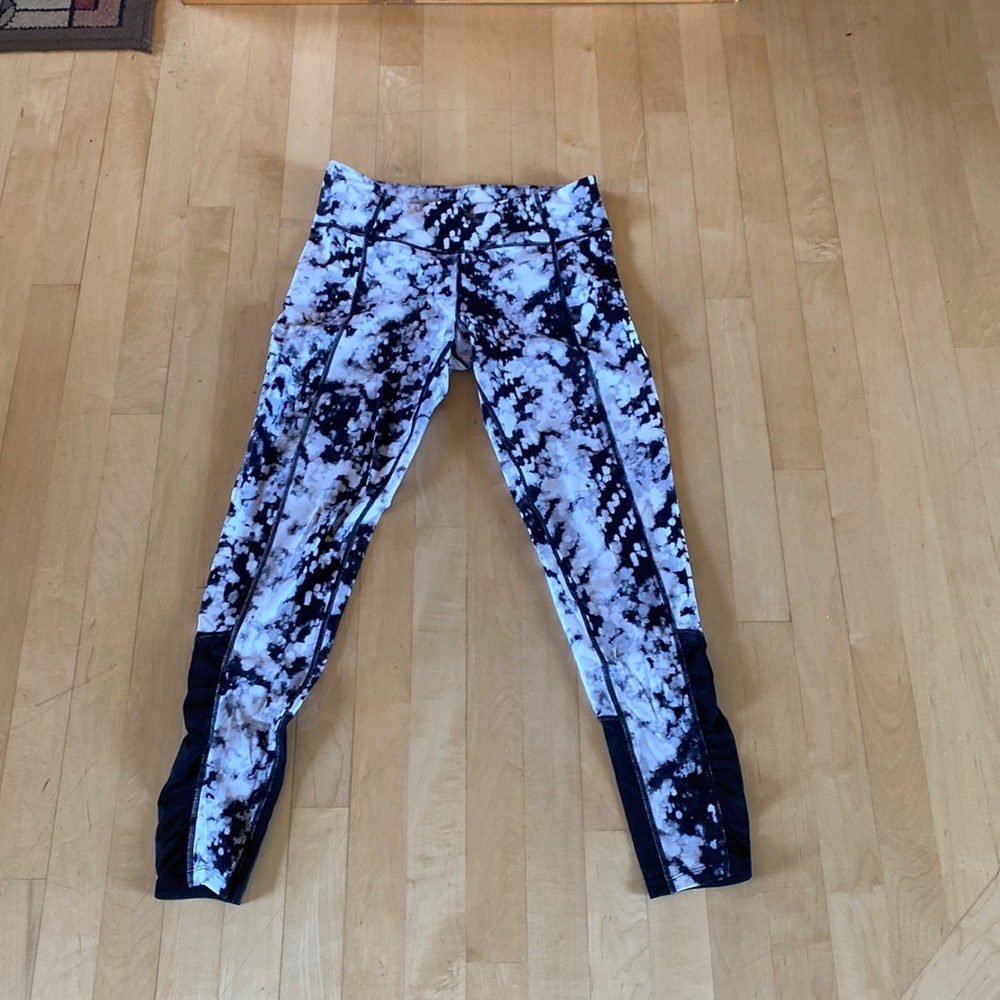 Calvin Klein Cosmo Black & White pattern leggings
